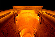 Nočná svetelná atmosféra monumentov Ostrihomskej baziliky